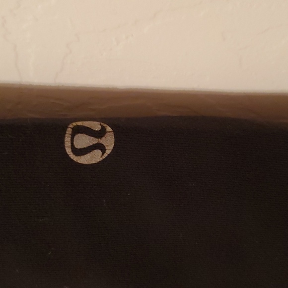 Lululemon Athletica Groove Crop Reversible Leggins Neon Stripes Size 2 - Picture 3 of 6